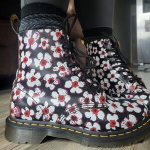 Black, white, and red flower pattern Dr. Martens, size 7 US women's
